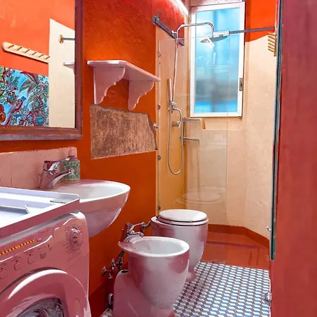 Art Gallery And Charming In San Frediano Apartment