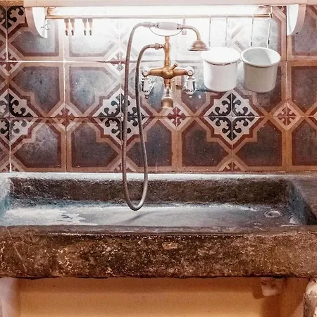 Art Gallery And Charming In San Frediano Apartment Florenz